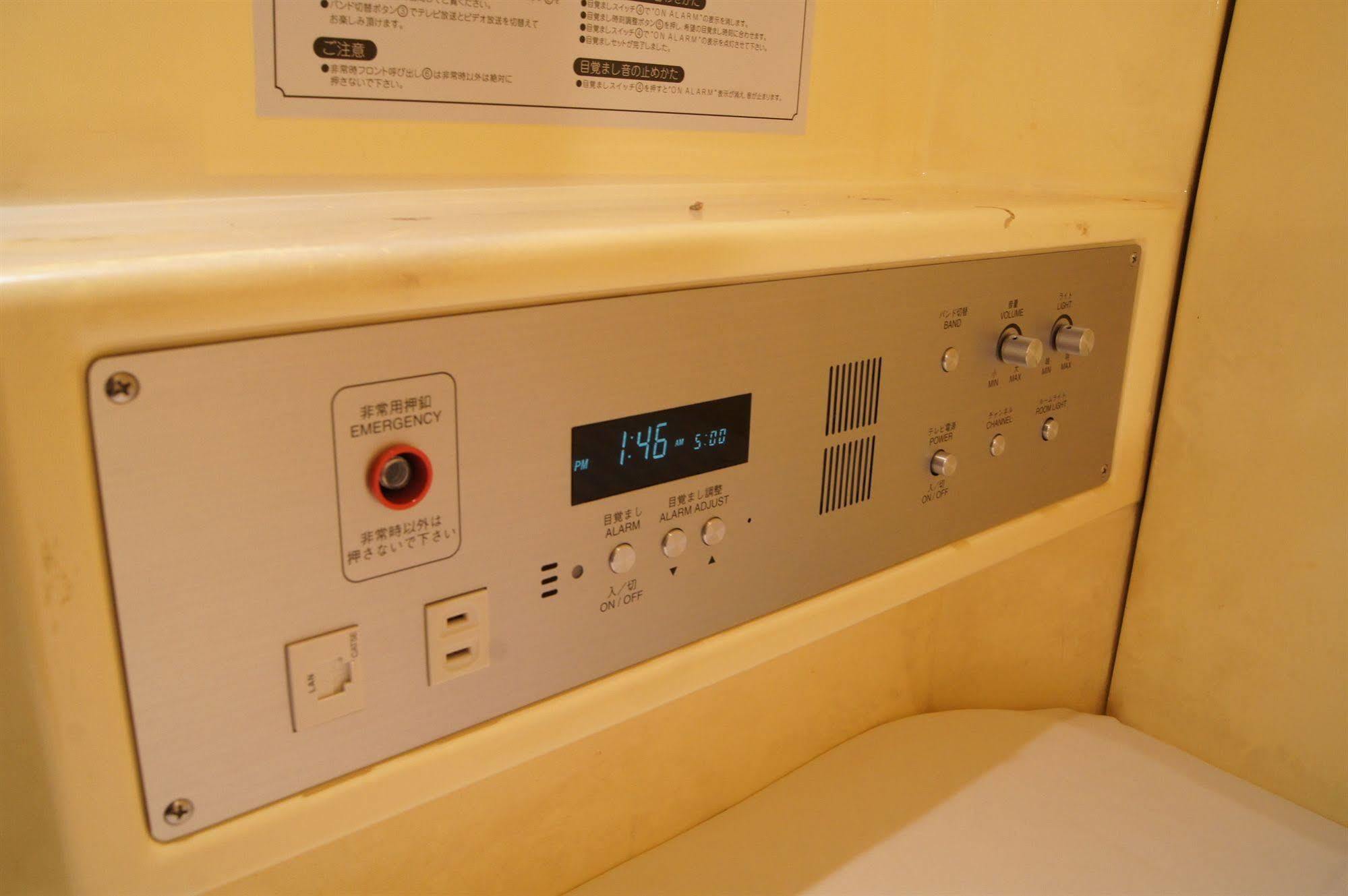 Shinjuku Kuyakusho-Mae Capsule Hotel Tóquio Exterior foto