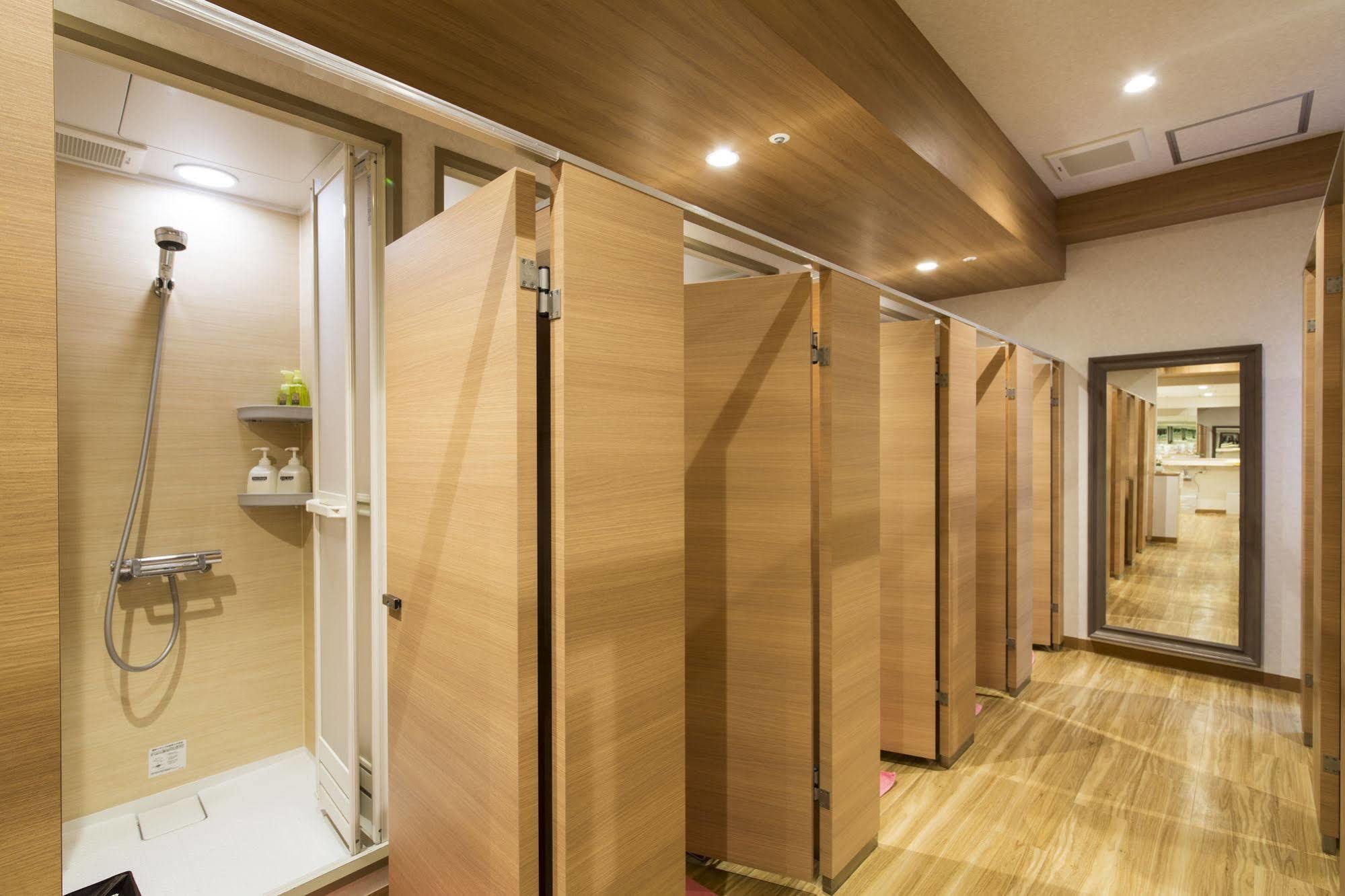Shinjuku Kuyakusho-Mae Capsule Hotel Tóquio Exterior foto